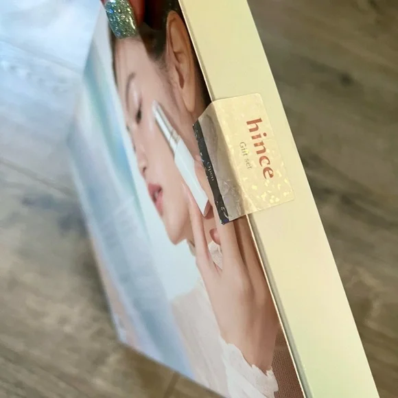 Hince Glass Skin Makeup Gift Set – Radiance Balm + Lip Glow + Pouch new sealed​ - Picture 2 of 11